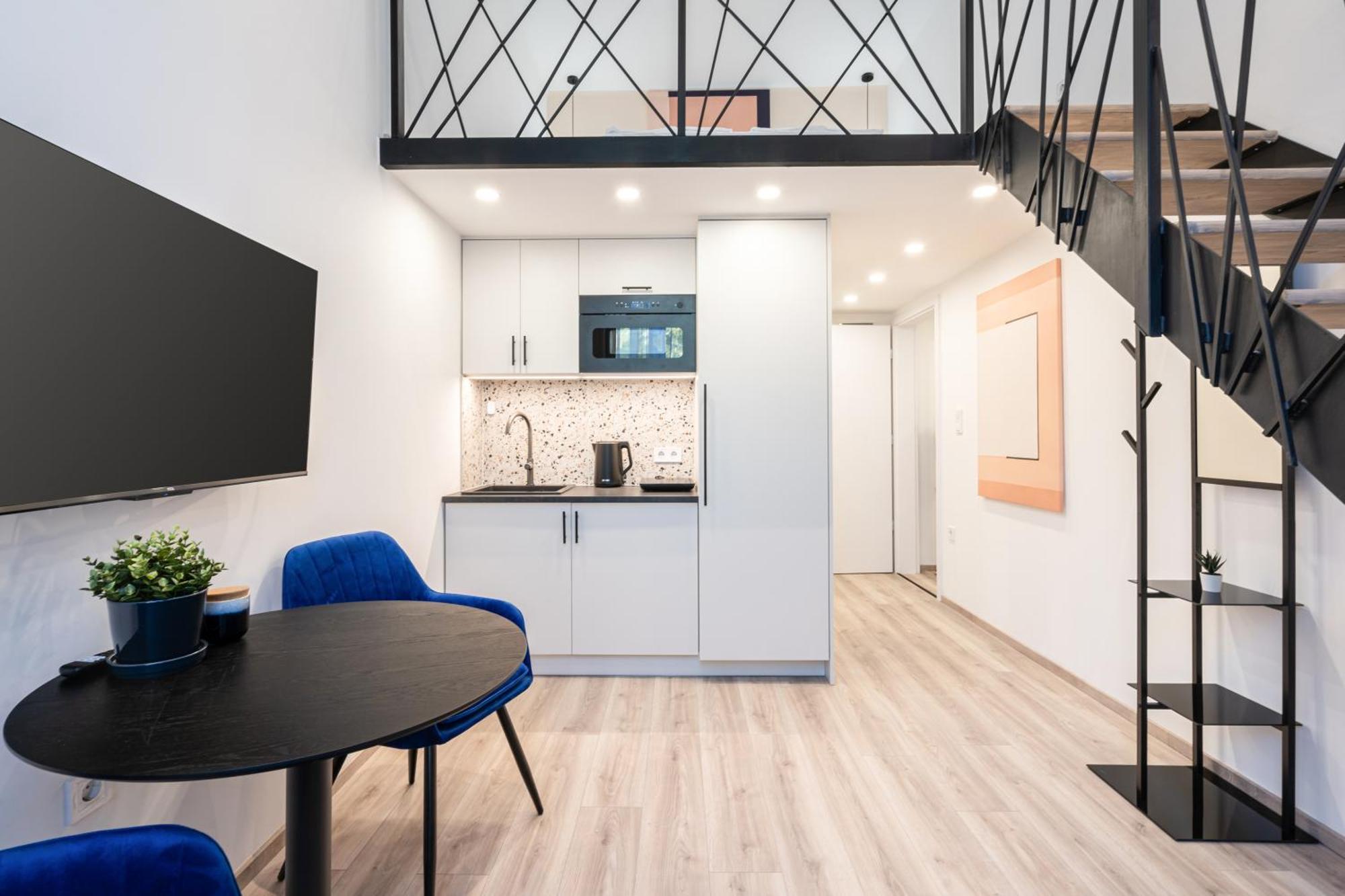 E44 - Erzsebet Boulevard - Location By Bqa Apartamento *