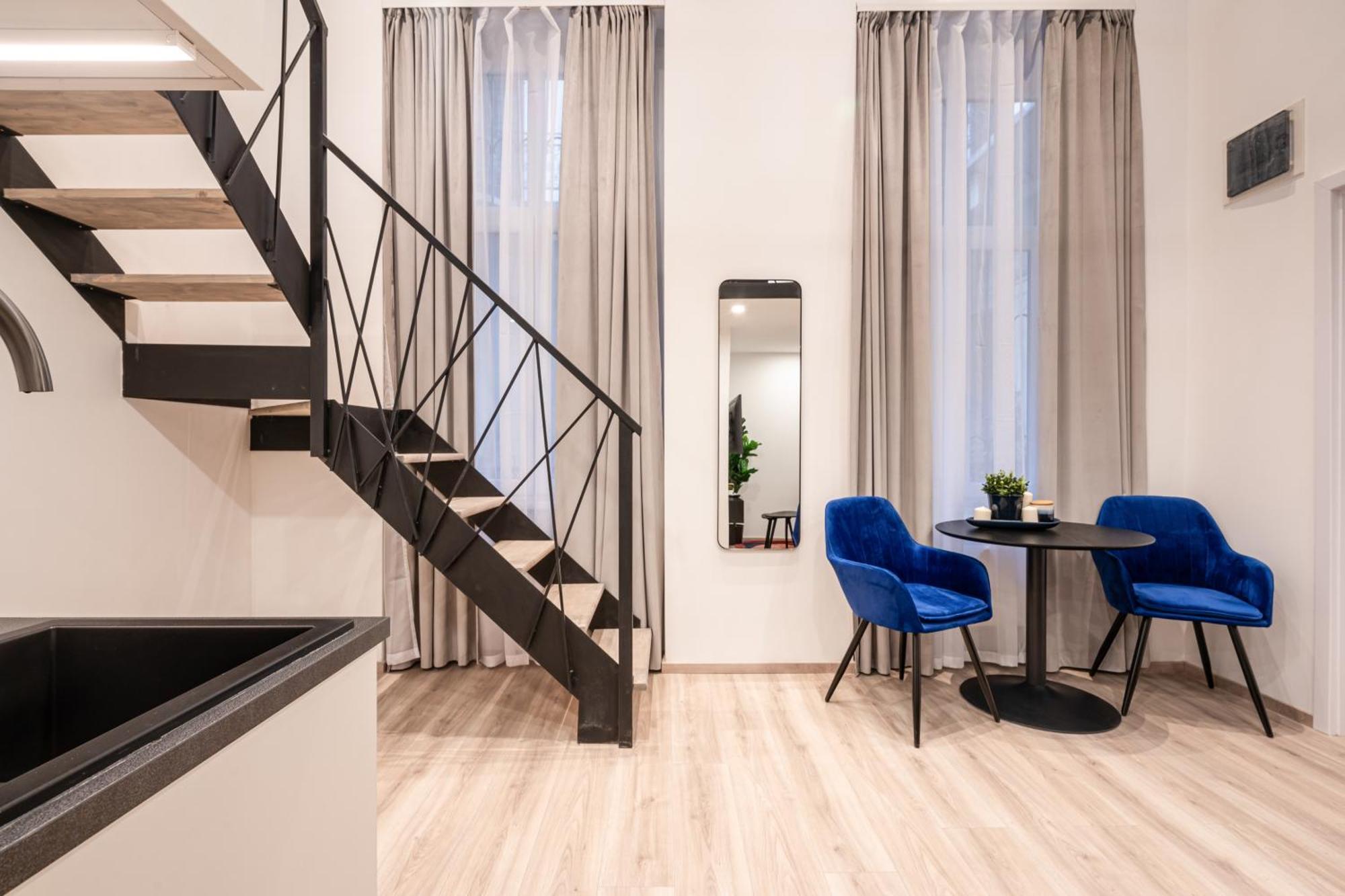 E44 - Erzsebet Boulevard - Location By Bqa Apartamento *