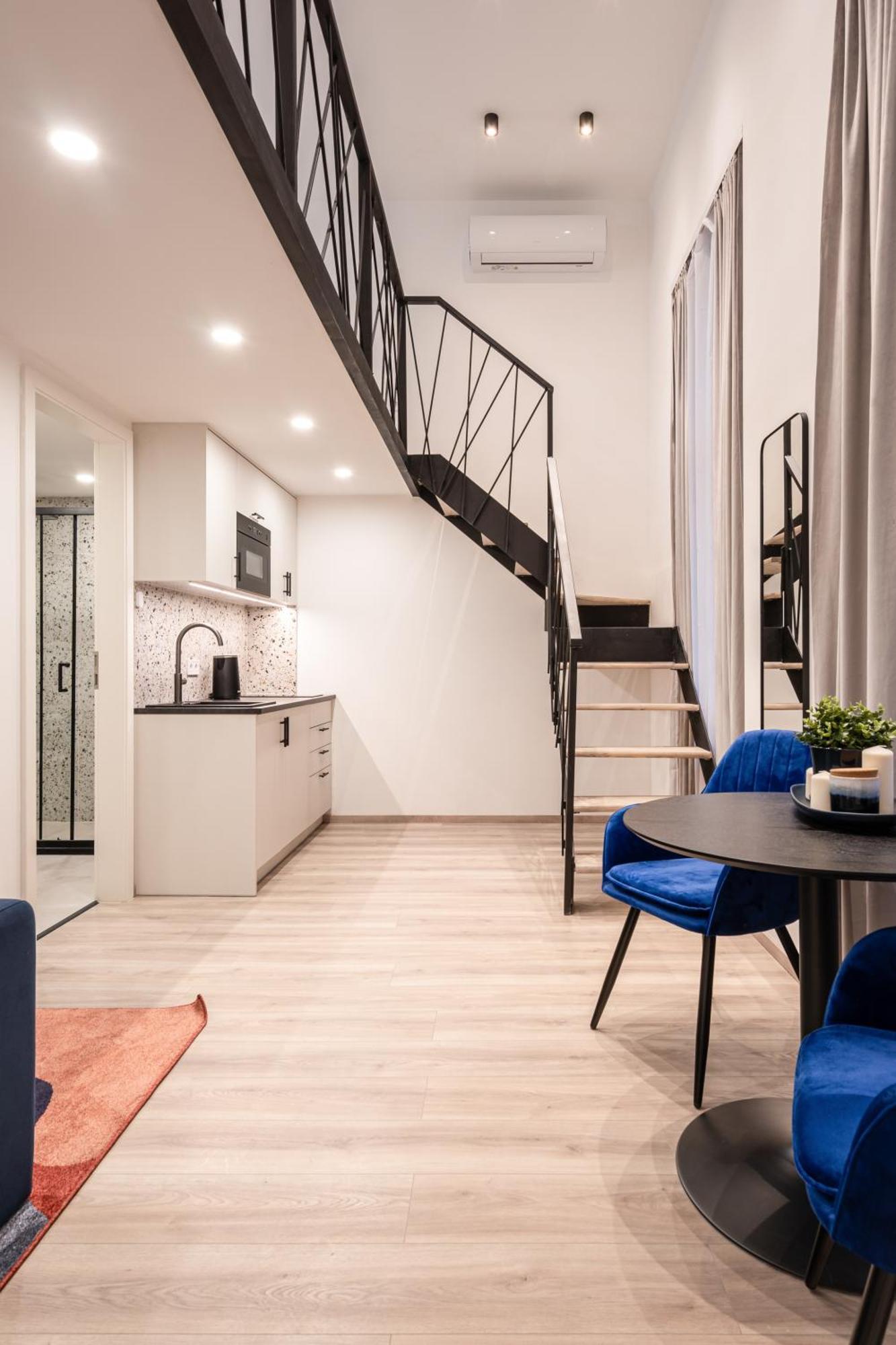 E44 - Erzsebet Boulevard - Location By Bqa Apartamento *