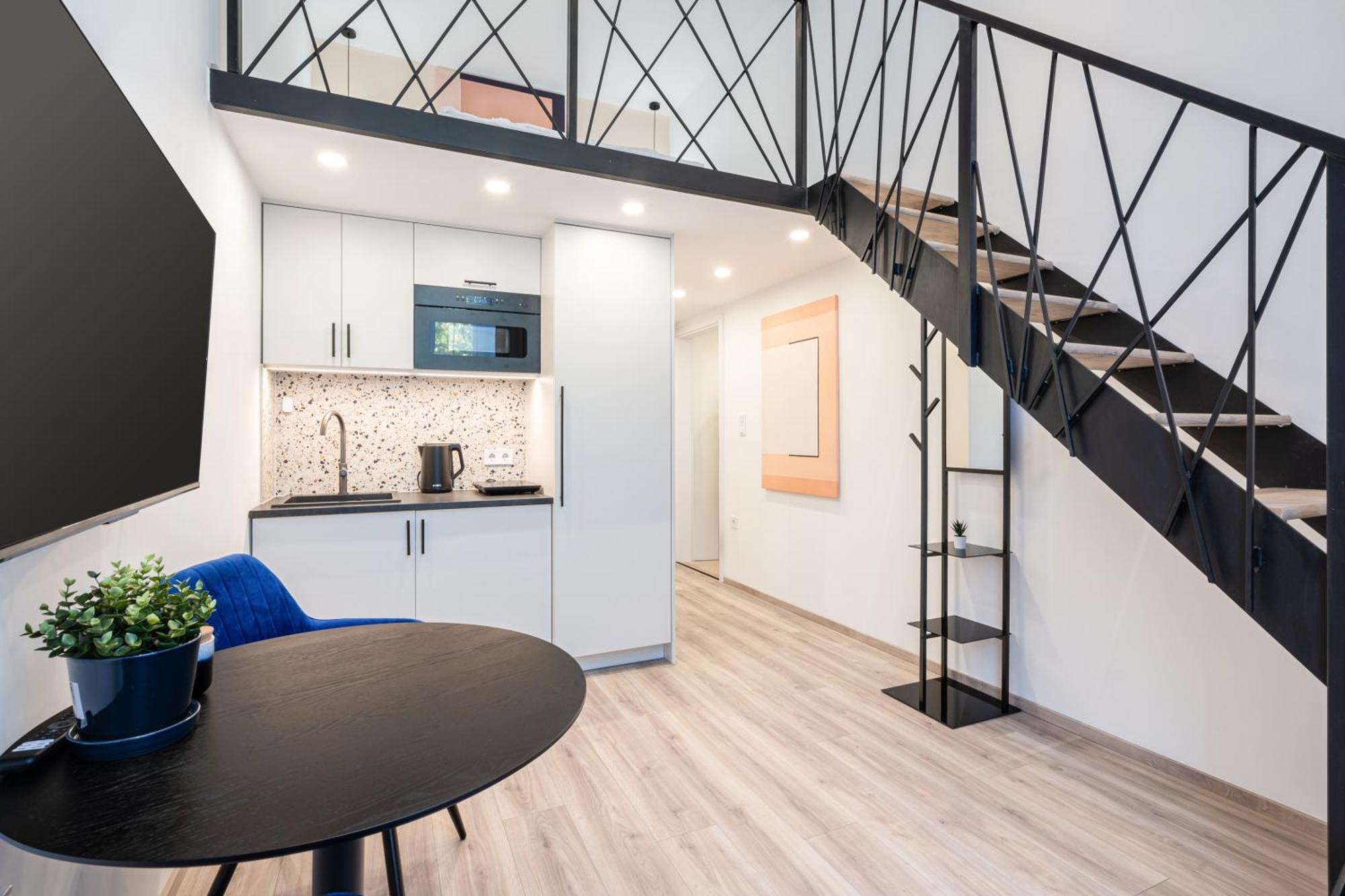 E44 - Erzsebet Boulevard - Location By Bqa Apartamento
