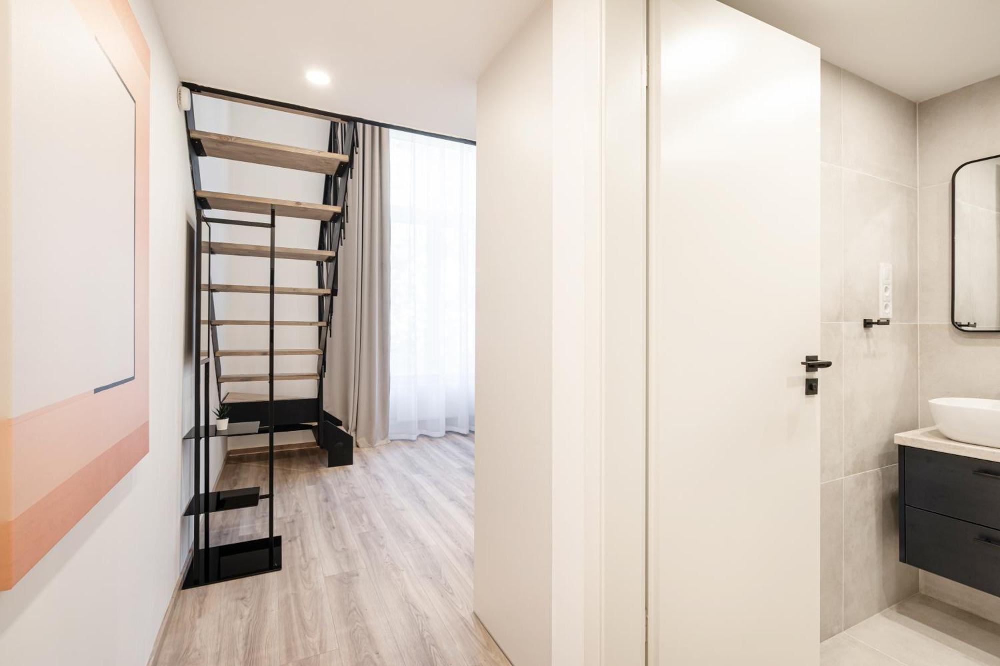 E44 - Erzsebet Boulevard - Location By Bqa Apartmán