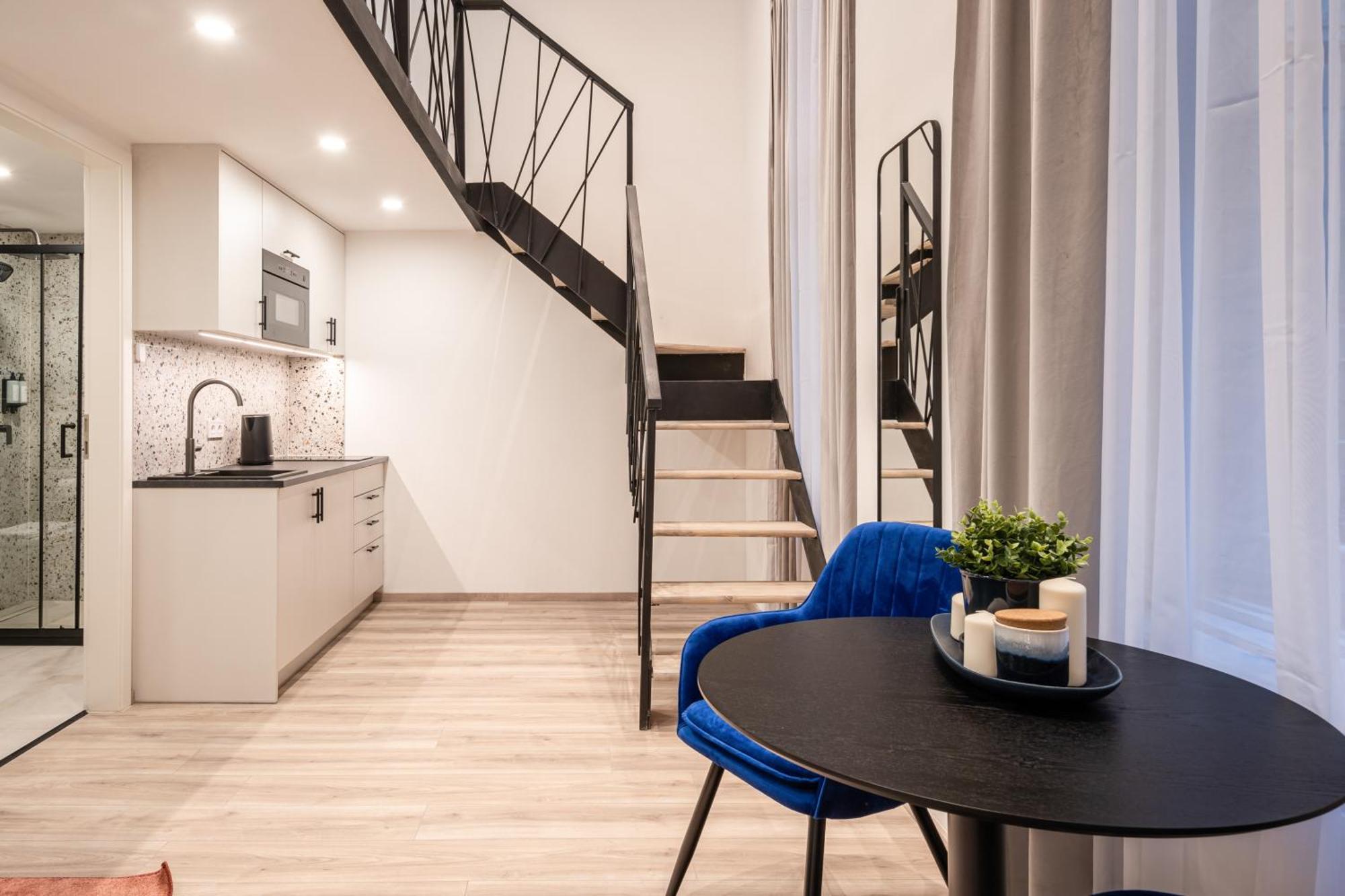 E44 - Erzsebet Boulevard - Location By Bqa Apartmán *