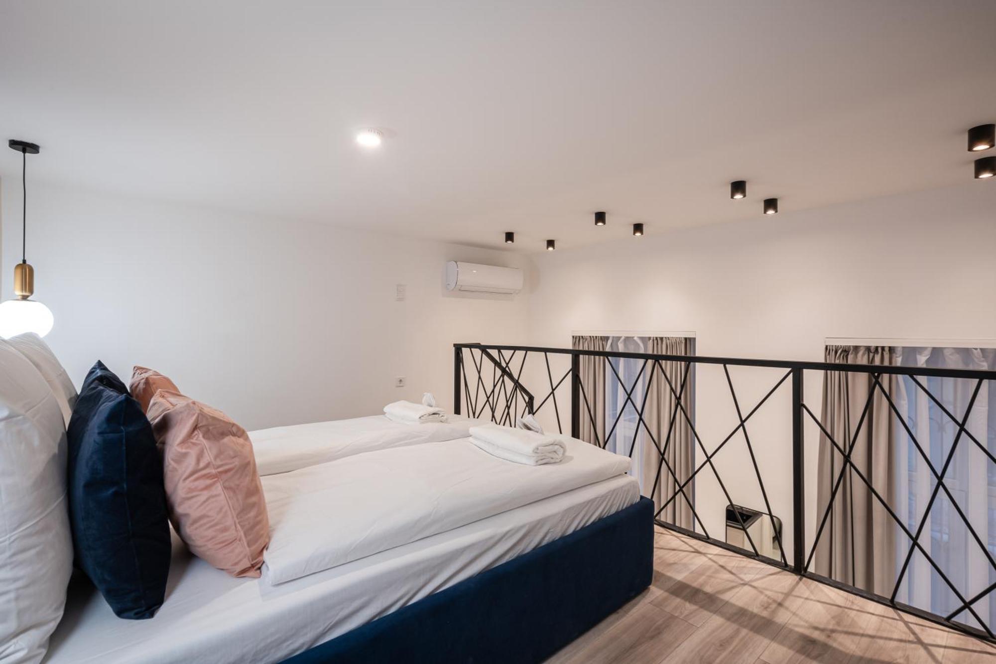 E44 - Erzsebet Boulevard - Location By Bqa Appartement *